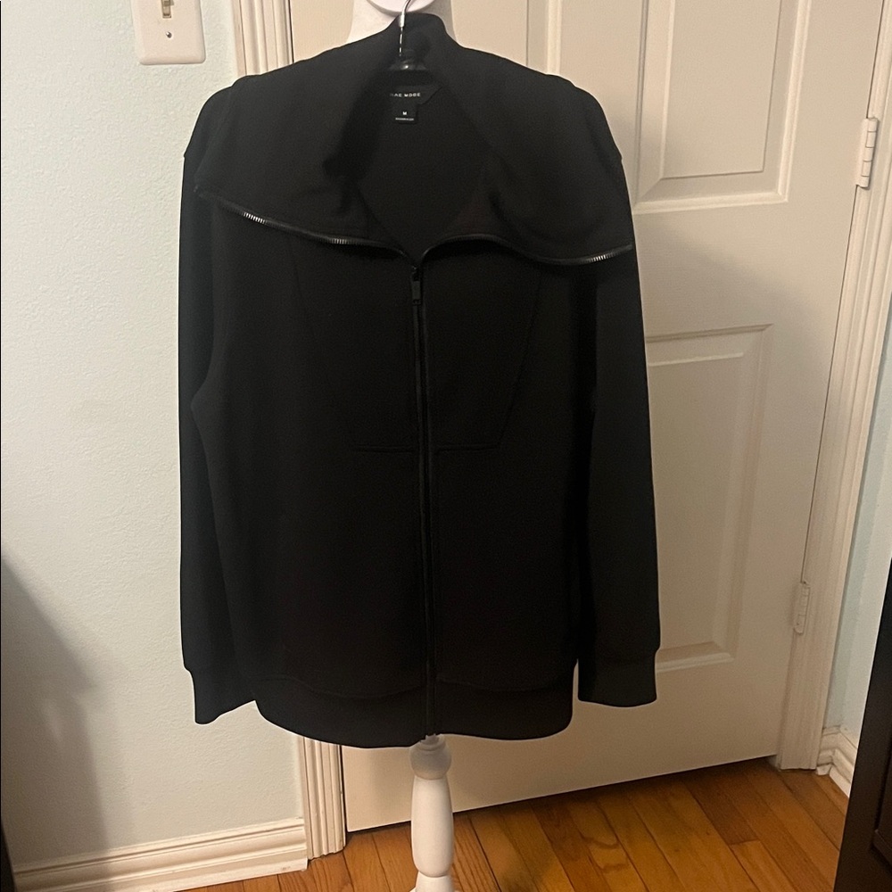 Chic Black Zip-Up Jacket